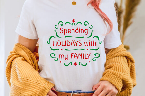 Spending-Holidays-With-My-Family-Quote-Design