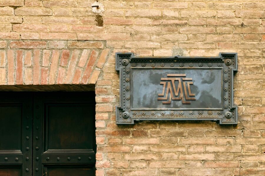 Luxurious-and-Vintage-3D-Sign-Logo-Mockup-Symbol