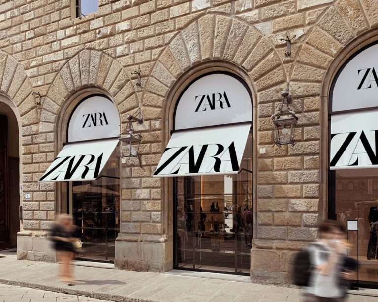 Elegant-Stone-Storefront-Awning-Mockup-ZARA-02